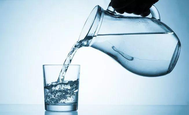 7 Surprising Benefits of Drinking Water on Empty Stomach