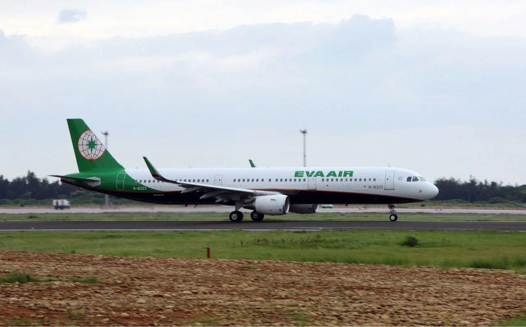 Disgusting! Foreign Passengers Asked Flight Attendants to...