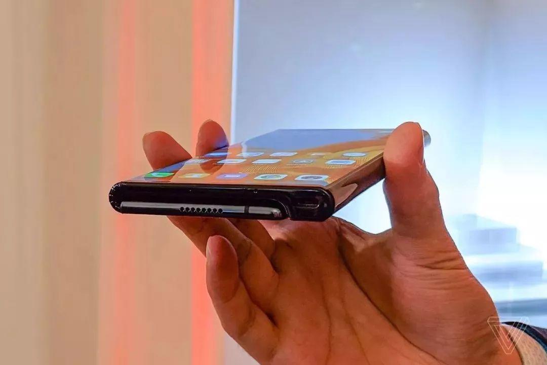 Crazy? A Foldable HUAWEI Phone in 17,500RMB Just Released!