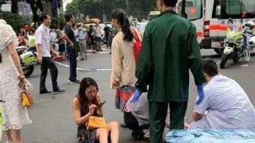 13 Injured in Guangzhou as Car Ploughs into Pedestrians!