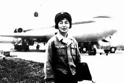 82-year-old Chinese Female Pilot Flies Again!