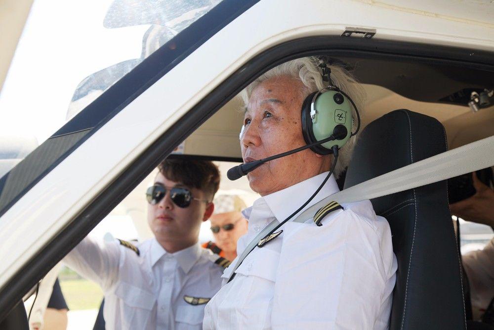 82-year-old Chinese Female Pilot Flies Again!