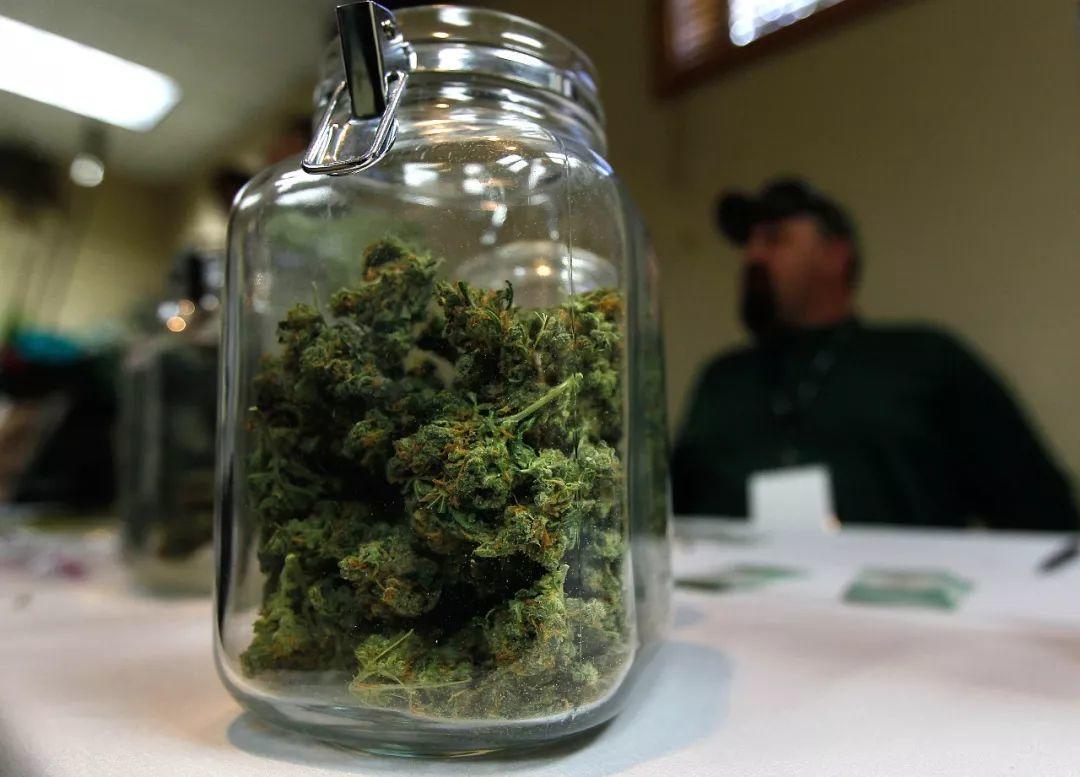 16 Foreign Teachers & Students Detained for Taking Drugs!