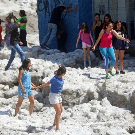 Doomsday? Ice 1.5m Thick in Hot Summer!