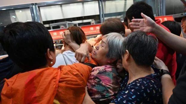 Crazy! China’s First Costco Shuts Owing To Overcrowding!