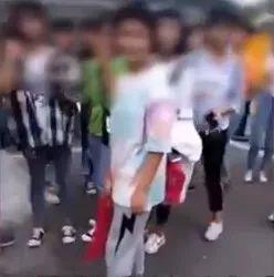 Teacher Removed Girls' Make-up at the School Gate! Teacher Removed Girls' Make-up at the School Gate!
