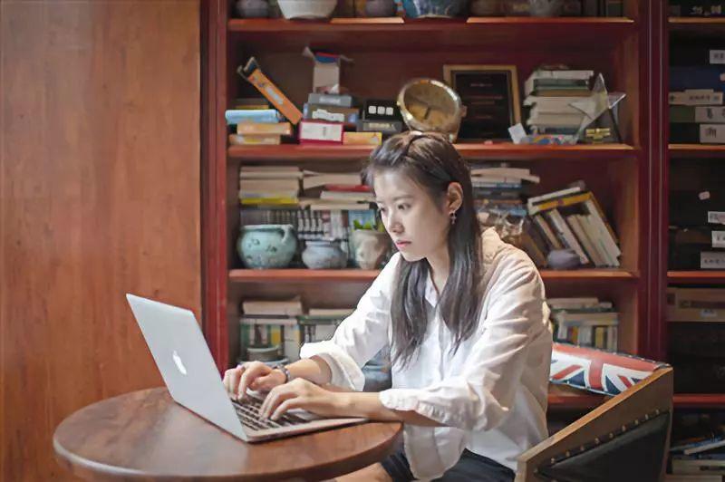 Earn Millions In 20s! How Can These Young Chinese Make It?