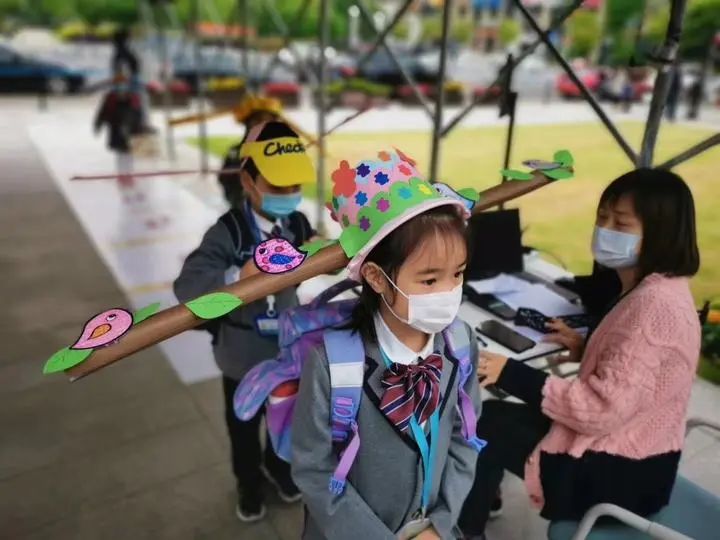 Smart Solution! Chinese Kids Wear Hats to Keep Social Distance