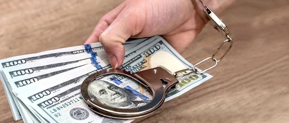 一大波地下钱庄已倒下！警惕资金冻结、账户关闭，刑事罪责等连锁反应！